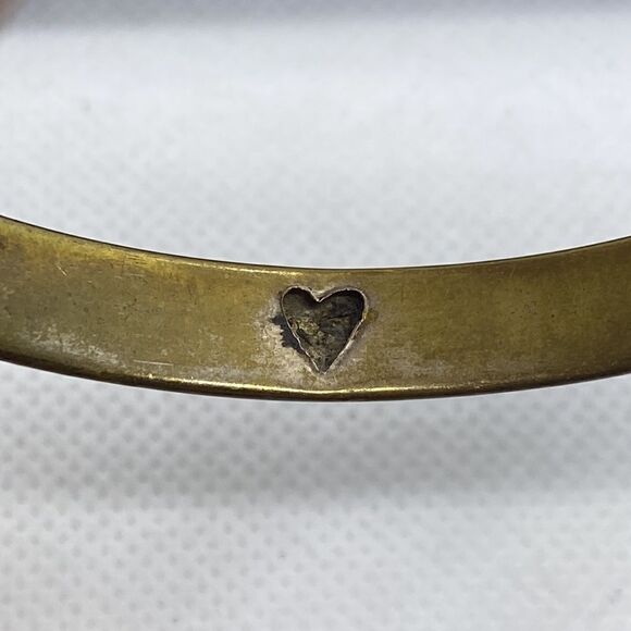 💛 Vintage Brass Heart Bangle - Picture 3 of 5